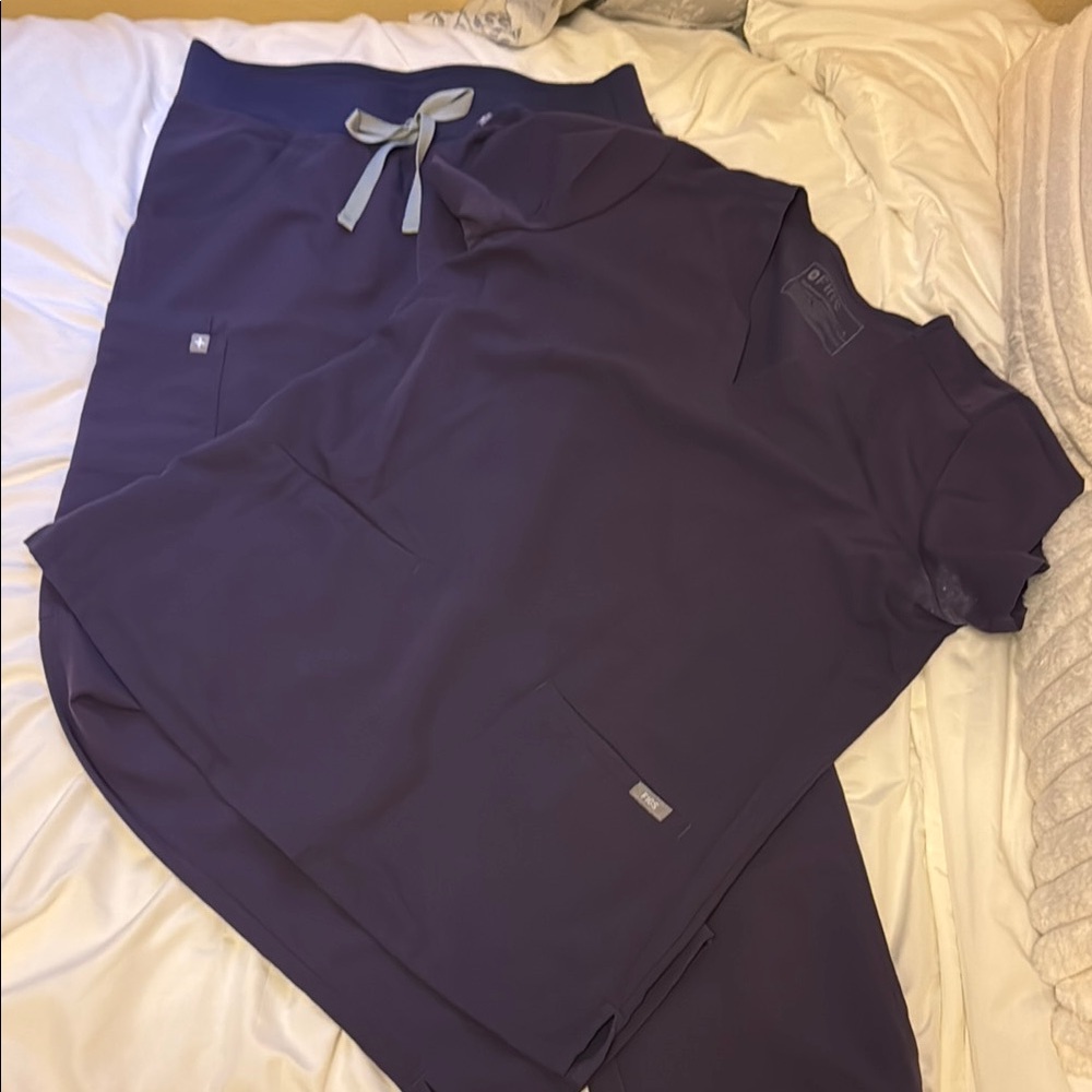 Purple Figs Scrub Set with Pockets sz Sm